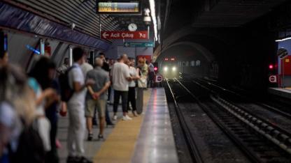 İzmir'de kablo hırsızlığı girişimi metro seferlerini aksattı