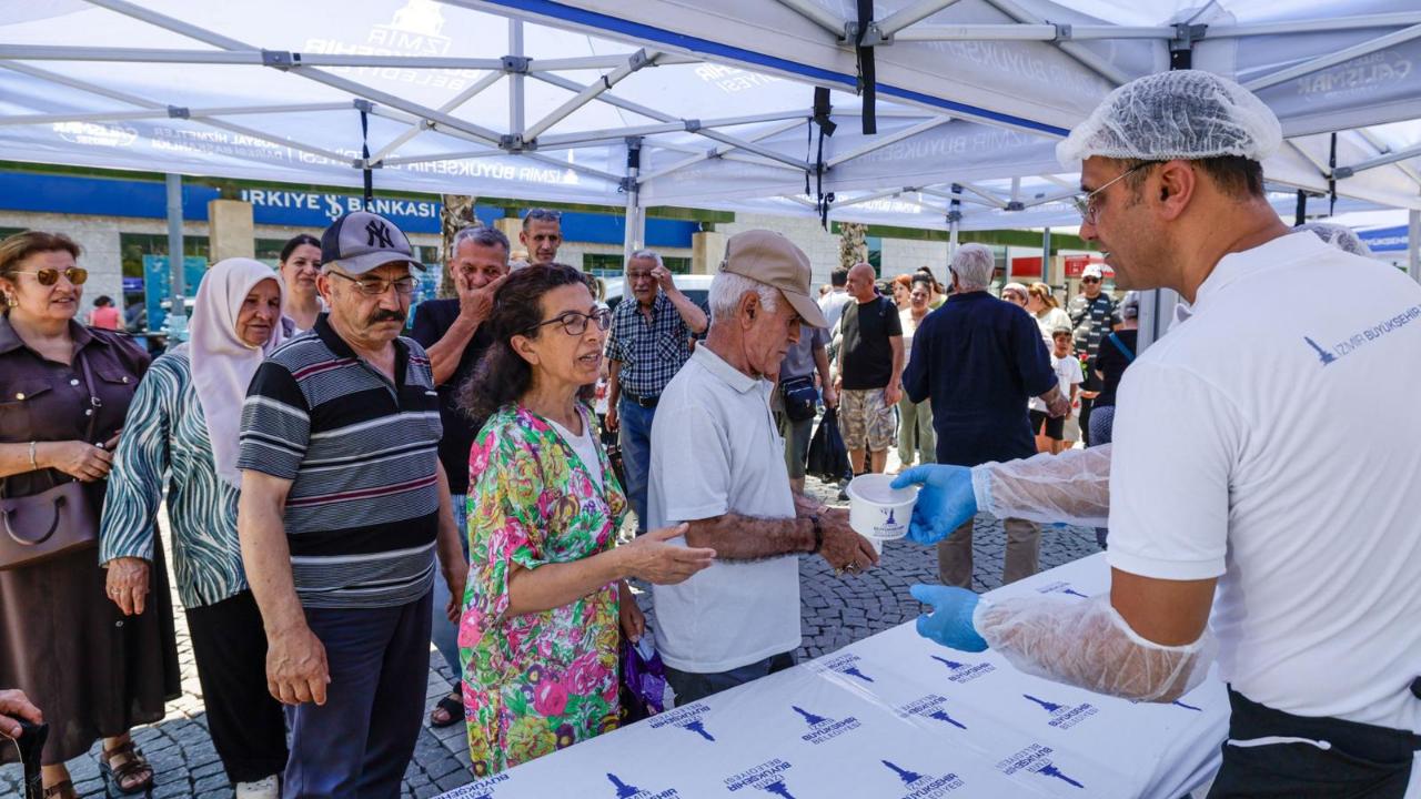 İzmir'de muharrem ayı aşureyle taçlandı