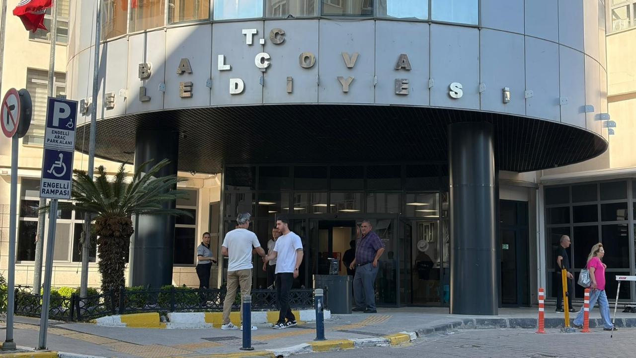 İzmir'de Seferihisar Belediyesine 3'üncü dalga operasyonu