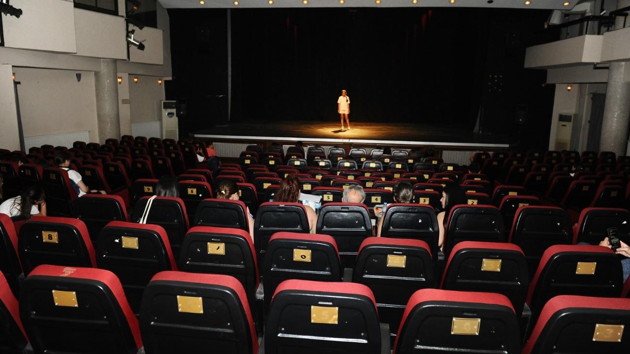 Karşıyaka Belediye Tiyatrosu yeni yeteneklerini arıyor