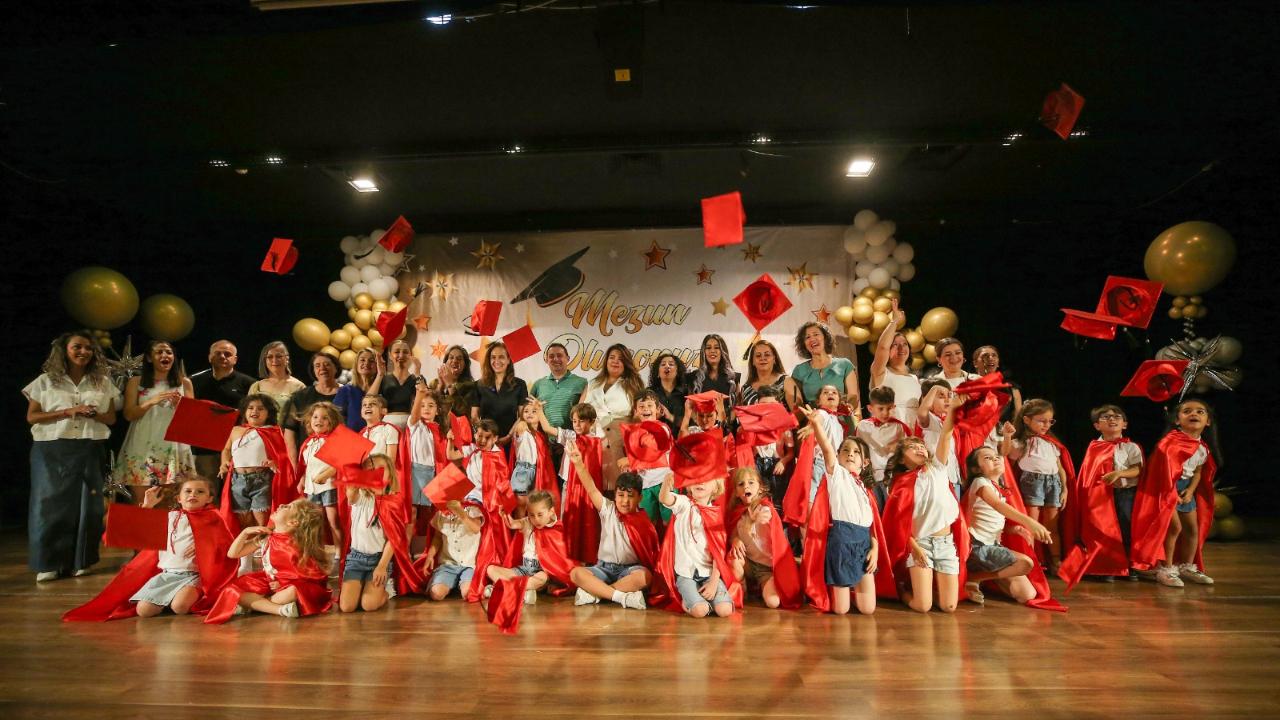 Karşıyaka Belediyesi anaokullarında mezuniyet heyecanı