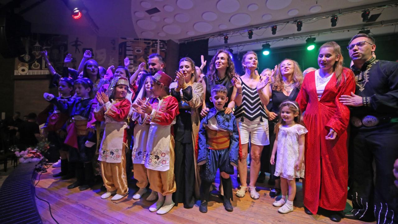Karşıyaka’da halk dansları kursuna muhteşem final!