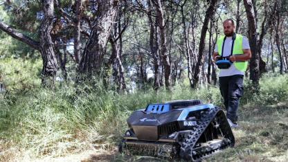Konak’tan teknolojik adım: Ot biçme robotu sahada