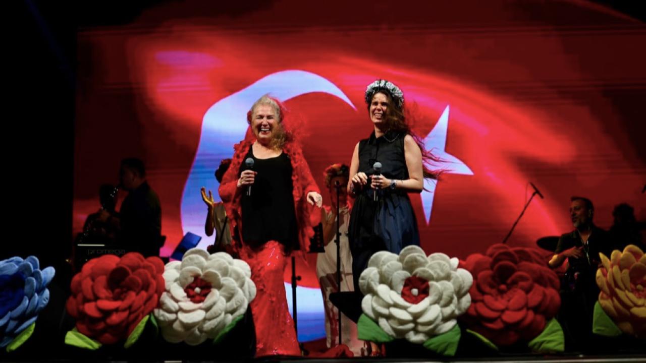 Atatürk'ün Çeşme'ye gelişinin 100. yılı etkinliklerle tamamlandı