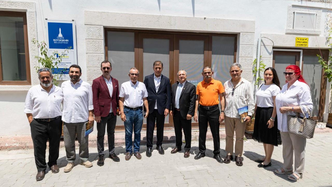 Başkan Cemil Tugay, Kemeraltı esnafıyla buluştu