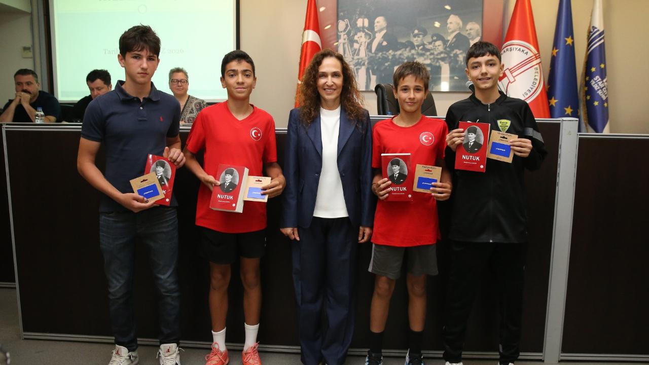 Başkan Ünsal’dan Karşıyaka’nın altın çocuklarına ödül
