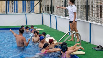 Büyükşehir’in portatif havuzu çocukların yazına neşe kattı