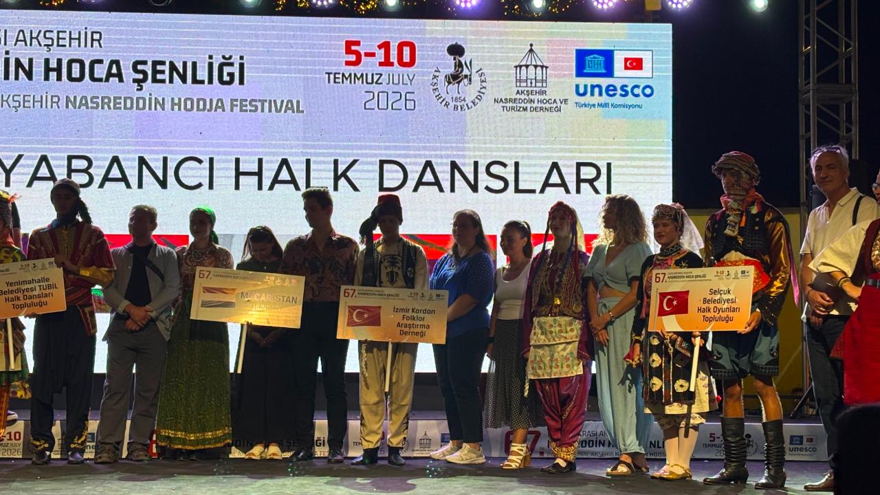 Efes Selçuk Halk Oyunları ekibi Akşehir'de büyük beğeni topladı