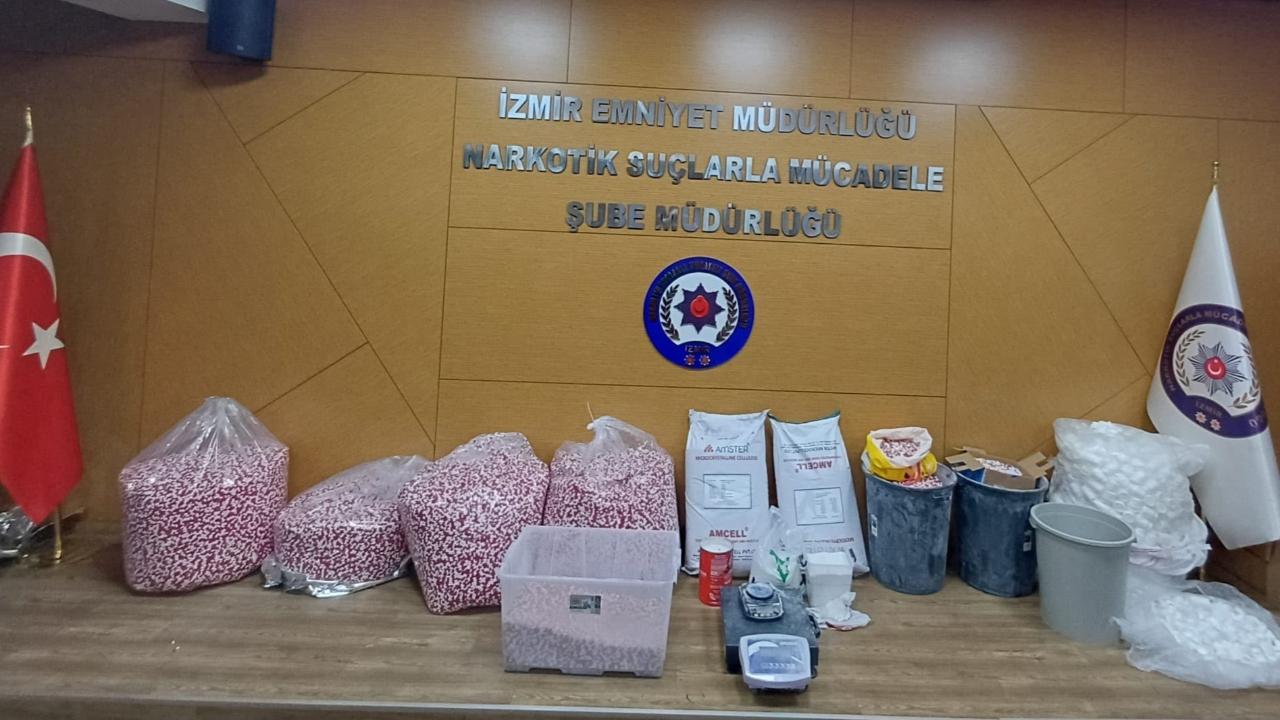 İzmir'de zehir tacirlerine büyük darbe