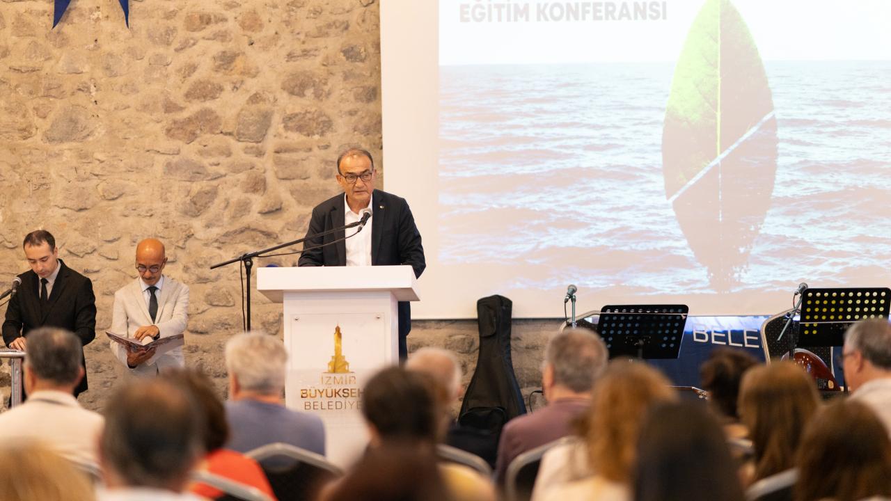 İzmir’deki uluslararası eleştirel eğitim zirvesi başladı