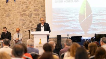 İzmir’deki uluslararası eleştirel eğitim zirvesi başladı