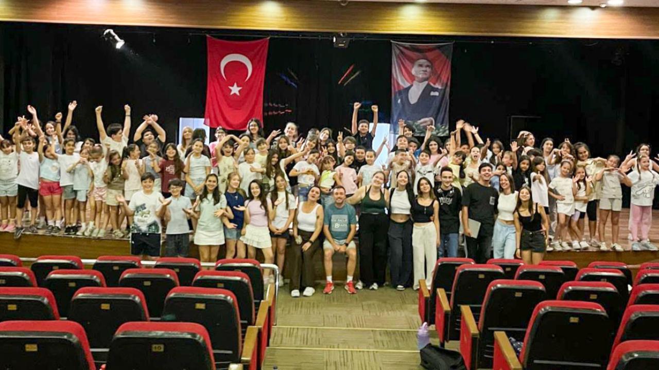 Tiyatronun yeni yetenekleri Karşıyaka’da yetişiyor