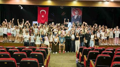 Tiyatronun yeni yetenekleri Karşıyaka’da yetişiyor