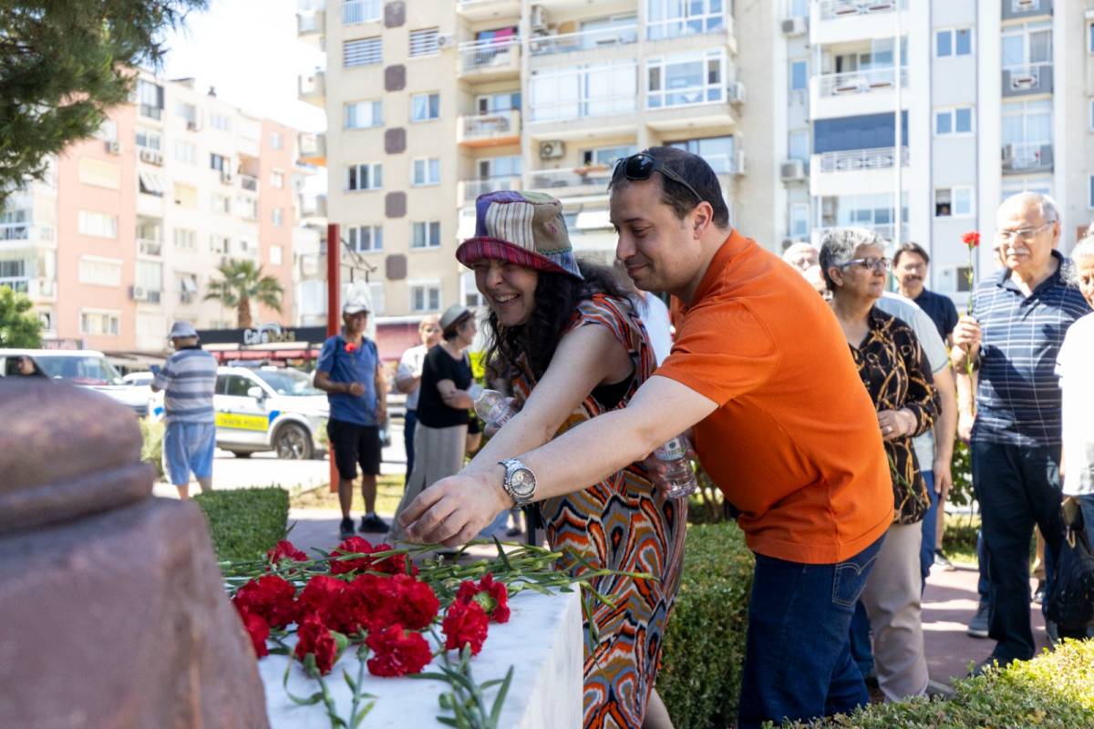 Nazım Hikmet Karşıyaka’da şiirleriyle anıldı
