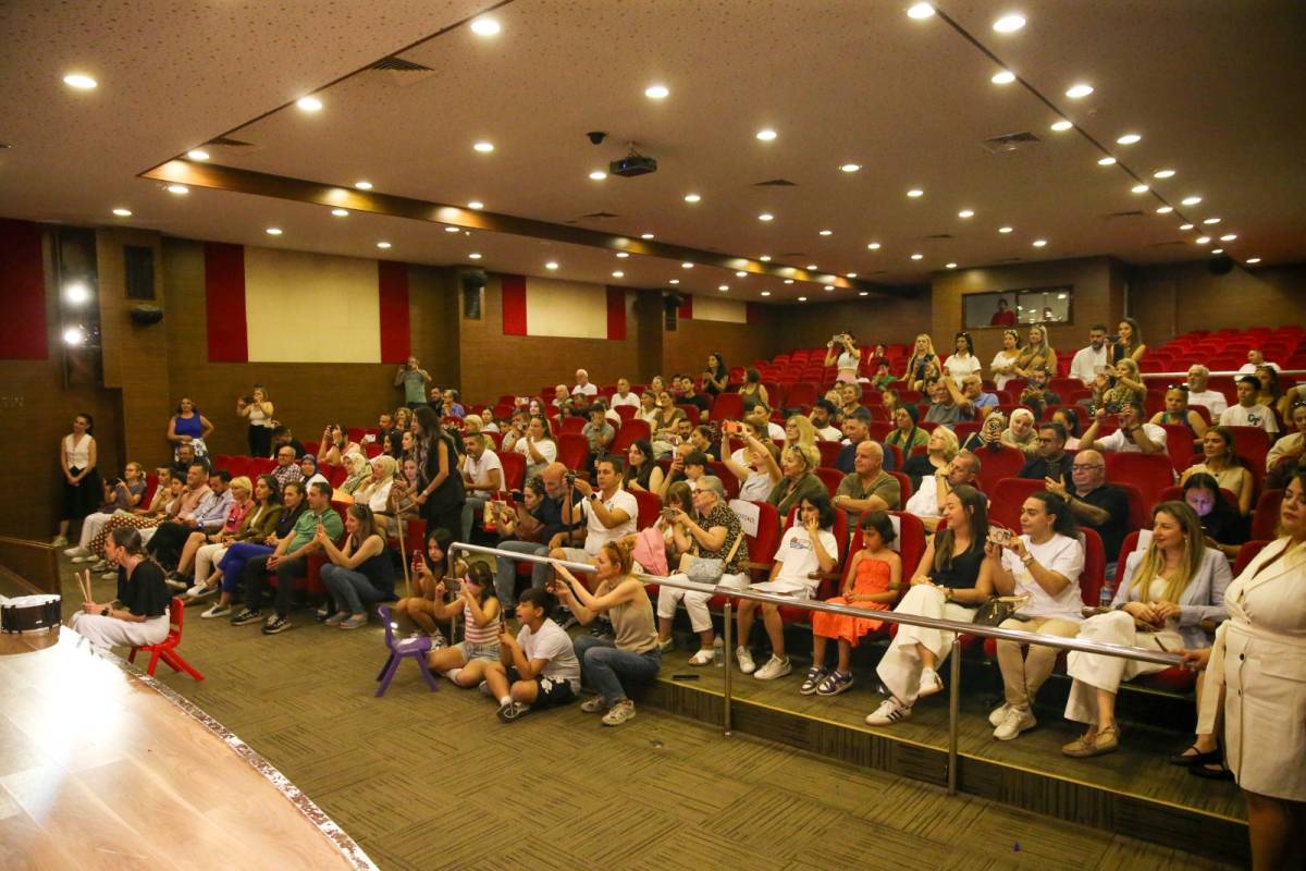 Karşıyaka Belediyesi anaokullarında mezuniyet heyecanı