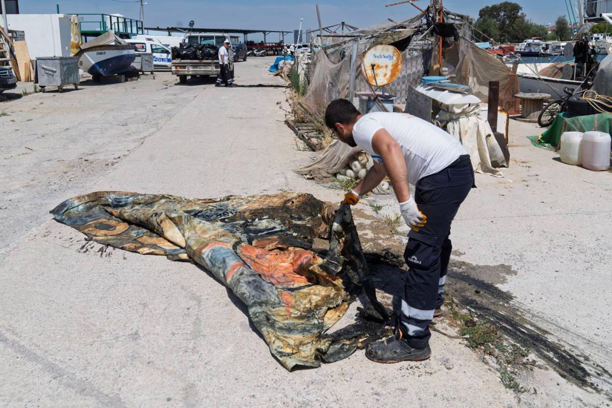 Araba lastiği, masa, sandalye de çıktı klozet kapağı da