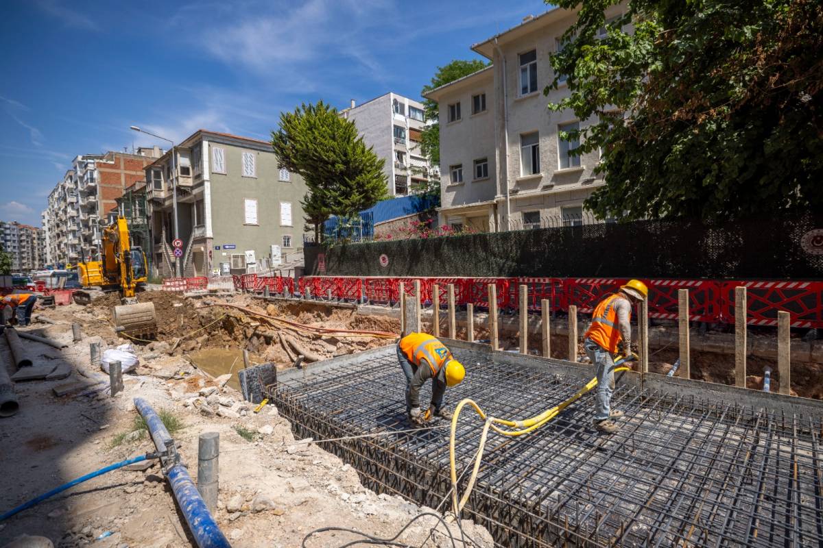 İzmir’de 3 milyar liralık alt yapı dönüşümü sürüyor