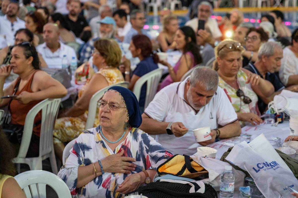 Büyükpark’ta 3500 kişilik aşure lokması paylaşıldı