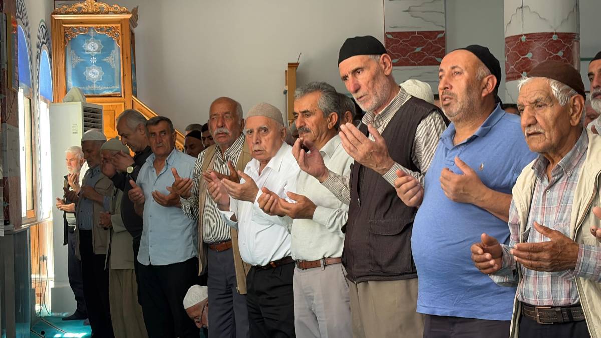 Otobüs faciasında vefat eden anne ve kız toprağa verildi
