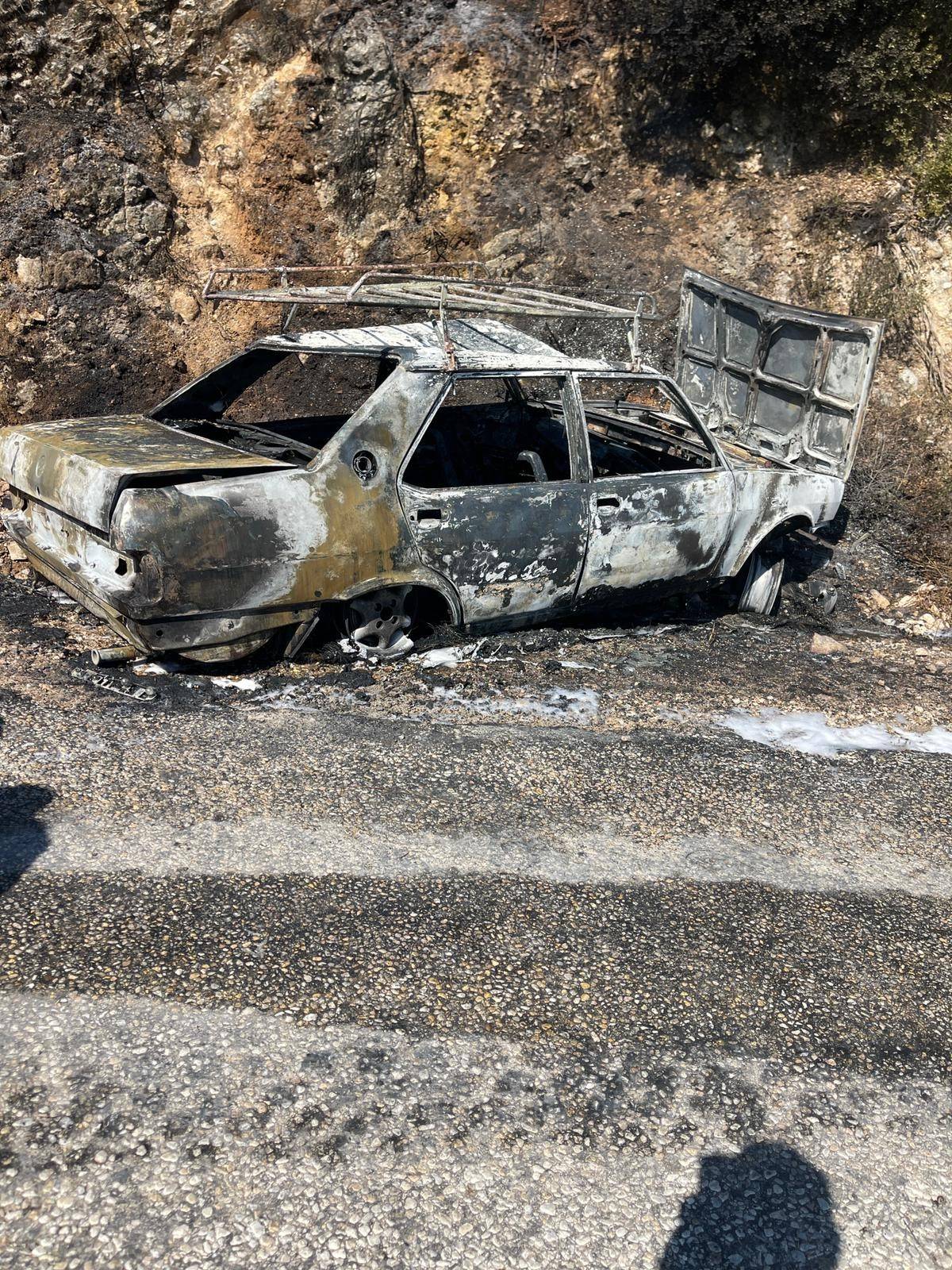 İzmir'de otomobil yangını korkuttu
