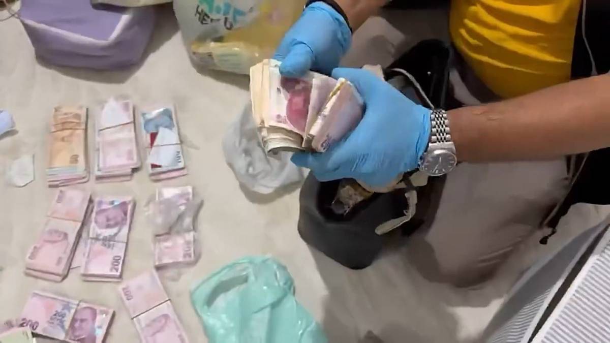 İzmir merkezli 12 ilde FETÖ operasyonu