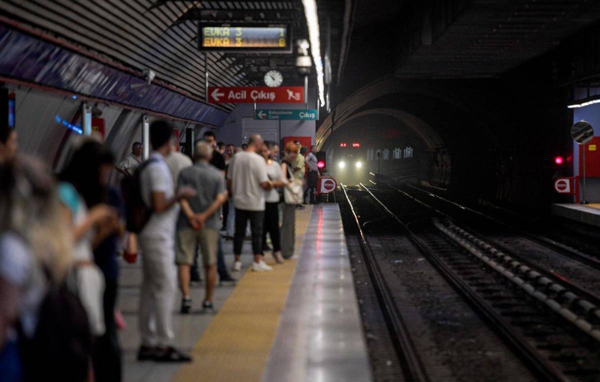 İzmir'de kablo hırsızlığı girişimi metro seferlerini aksattı