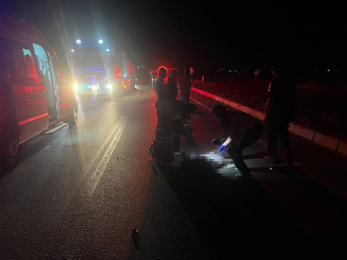 Feci kaza: Önce tır çarptı, sonra otomobil ezdi