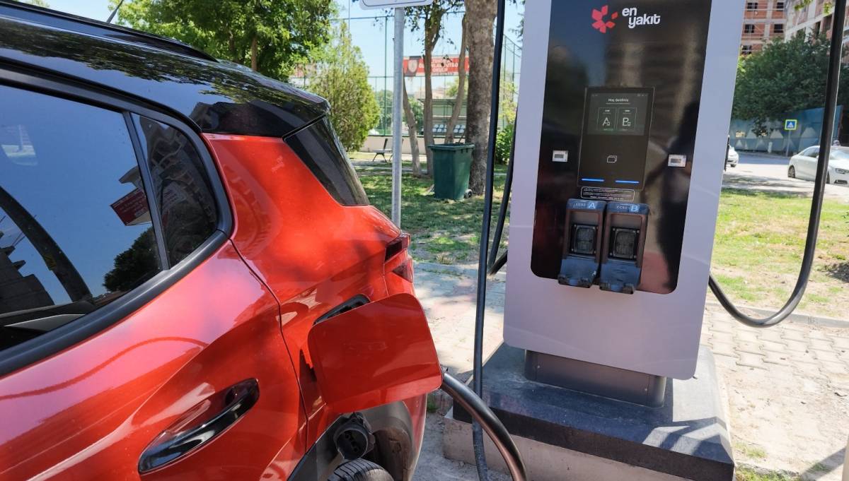 Bayraklı'da 10 noktada 20 şarj ünitesi