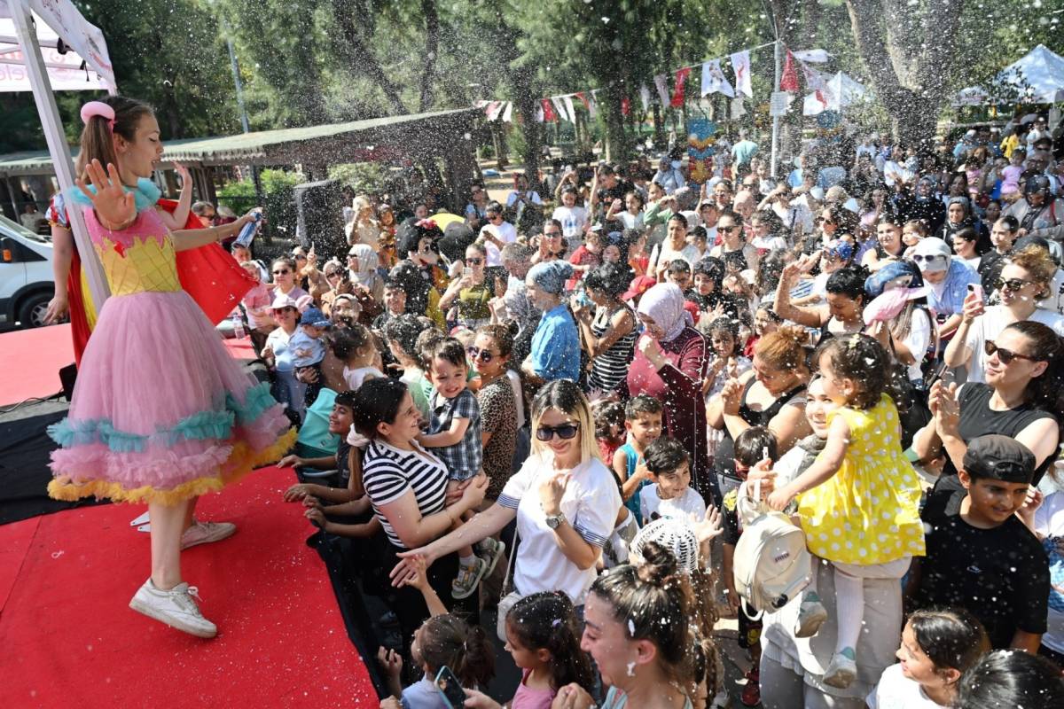Bornova’da çocukların yaz coşkusu Büyükpark’tan taştı
