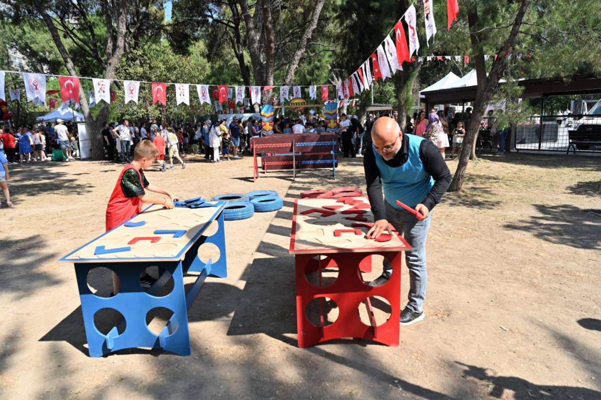 Bornova’da çocukların yaz coşkusu Büyükpark’tan taştı