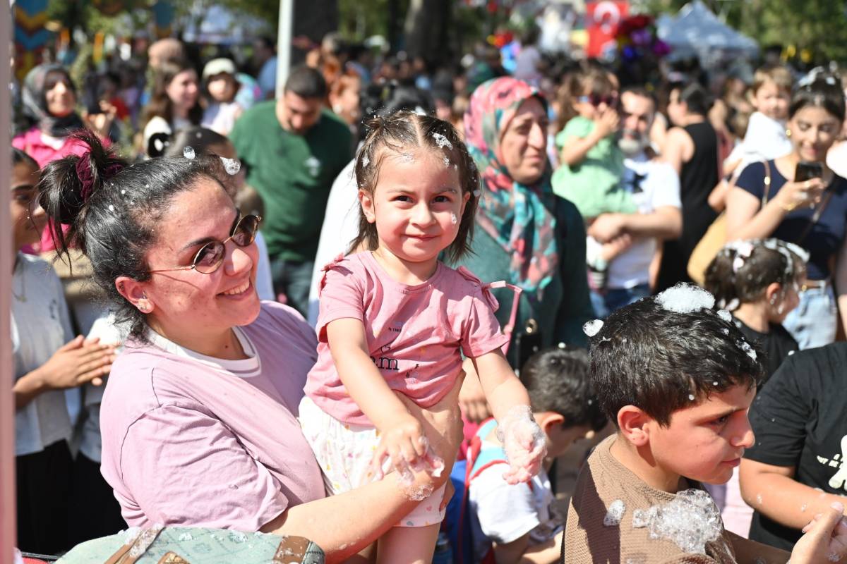 Bornova’da çocukların yaz coşkusu Büyükpark’tan taştı