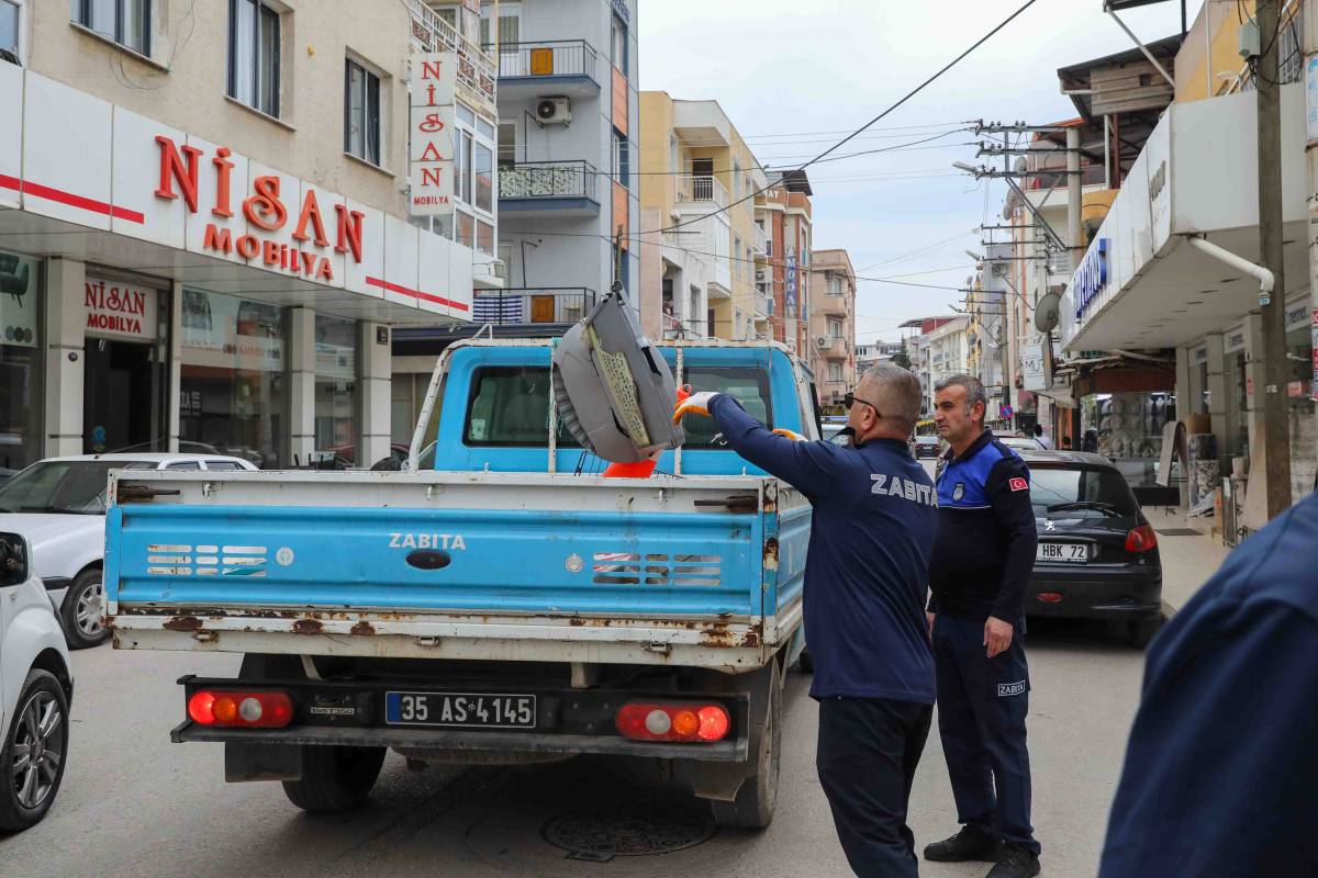 Buca’da kaldırım işgallerine geçit yok