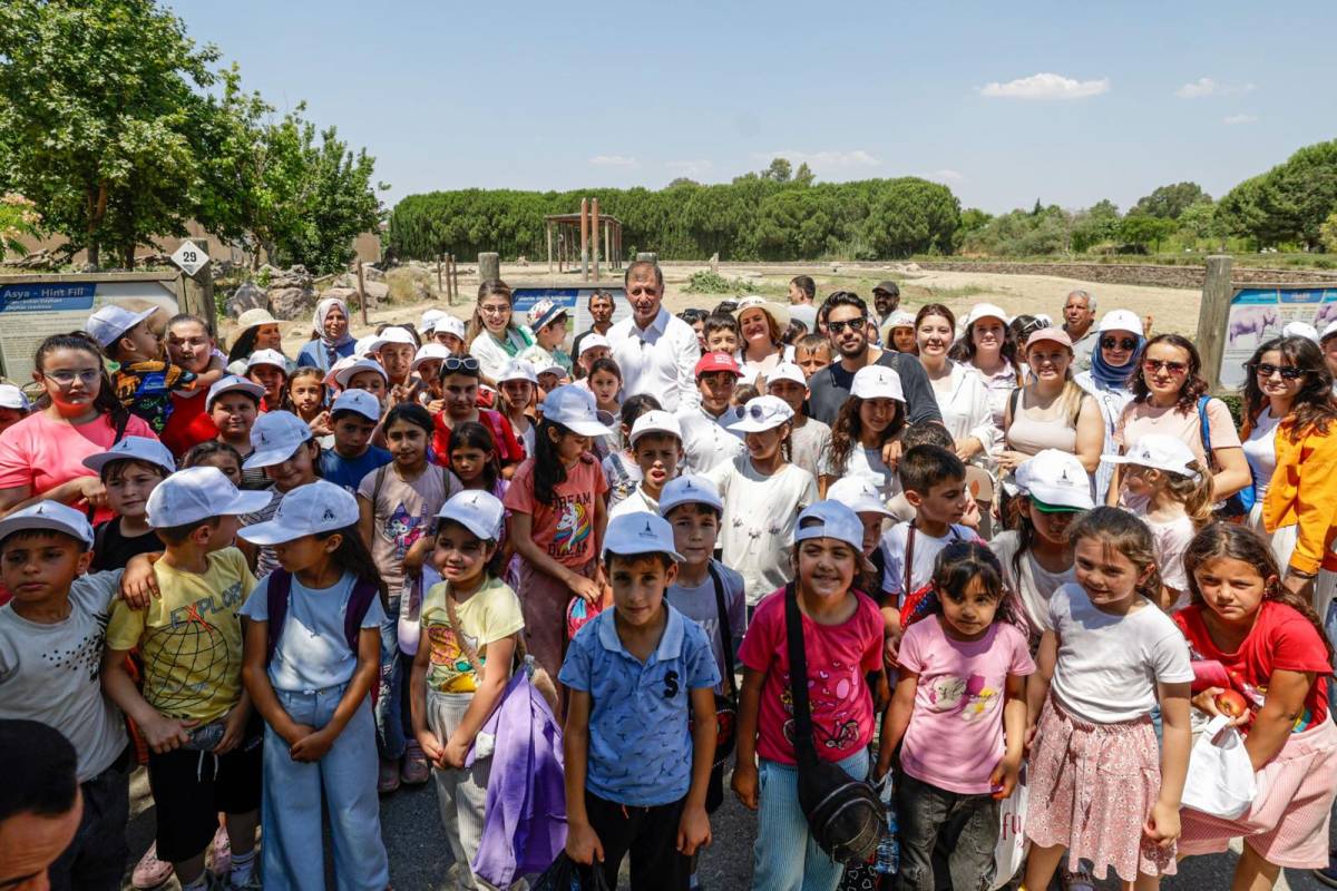 Başkan Tugay sözünü tuttu, çocukların yüzü güldü