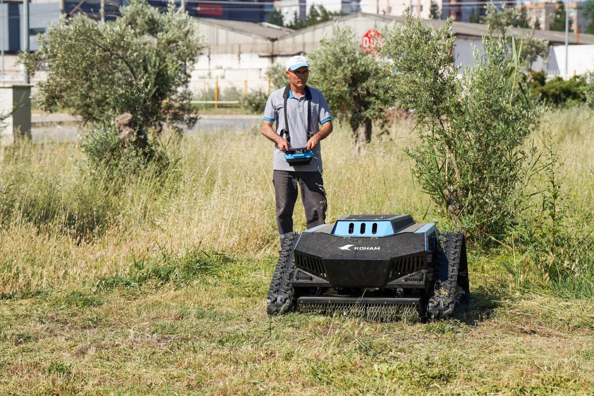 Gaziemir Belediyesi ot temizliğinde robot dönemini başlattı