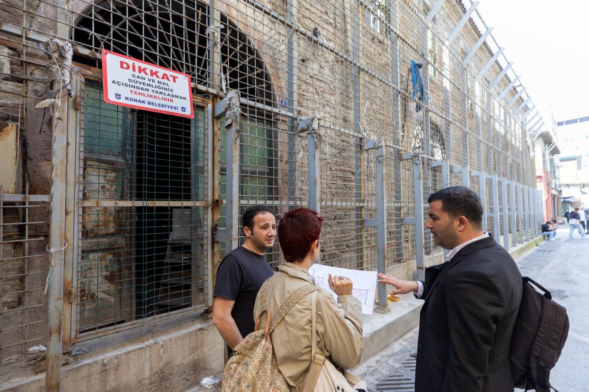 Konak’ta bir tarihi yapı daha ayağa kalkıyor