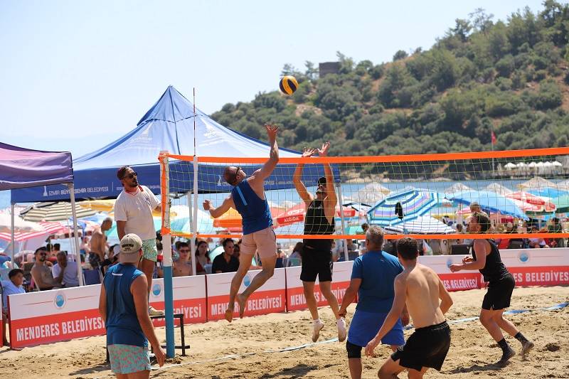 Menderes'te ilk Plaj Voleybolu Turnuvası gerçekleştirildi