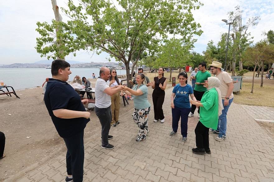 Menderes Belediyesi’nden Engelli Bireylere Piknik