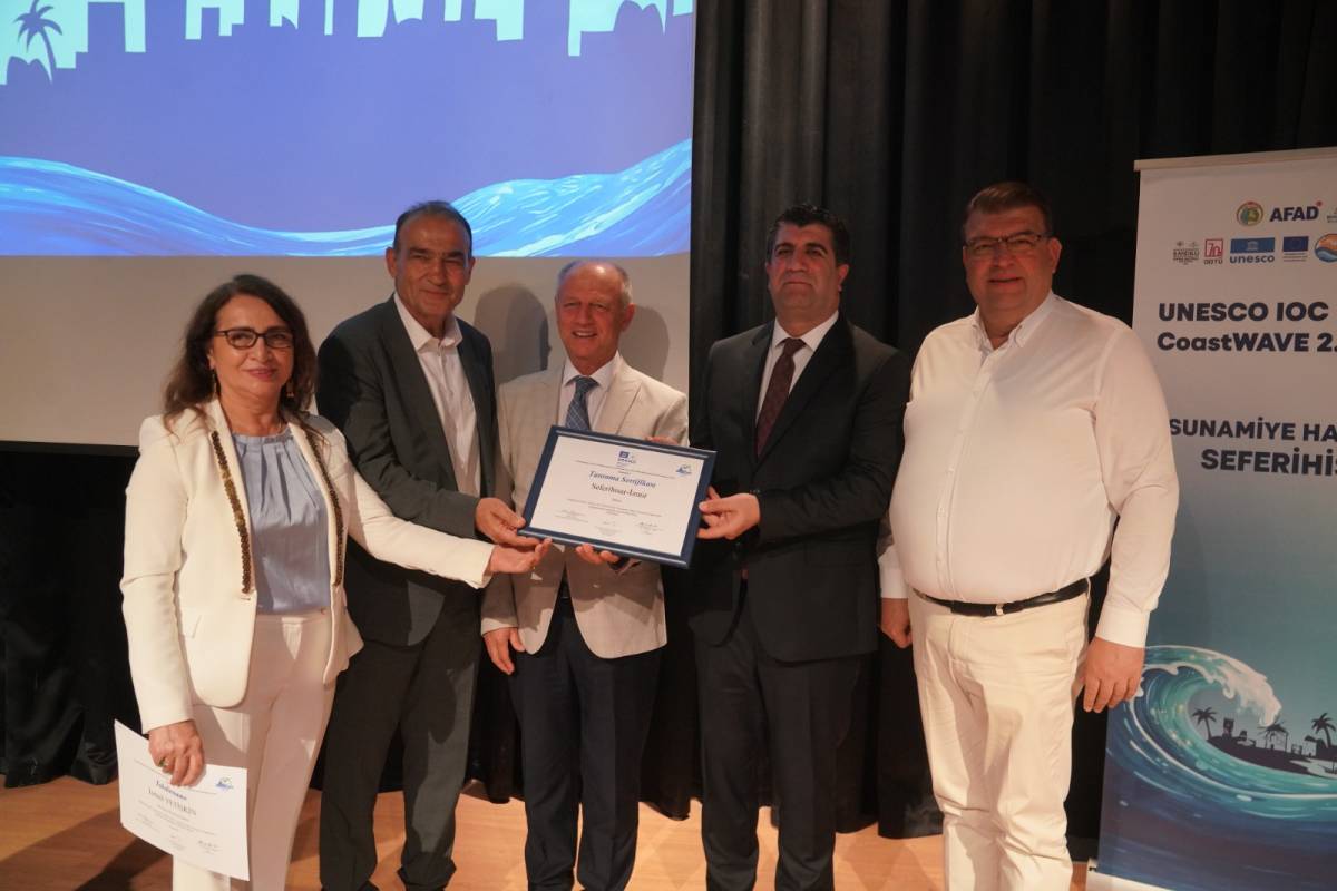 Seferihisar, UNESCO’dan “Tsunami Hazır Kent” sertifikasını aldı