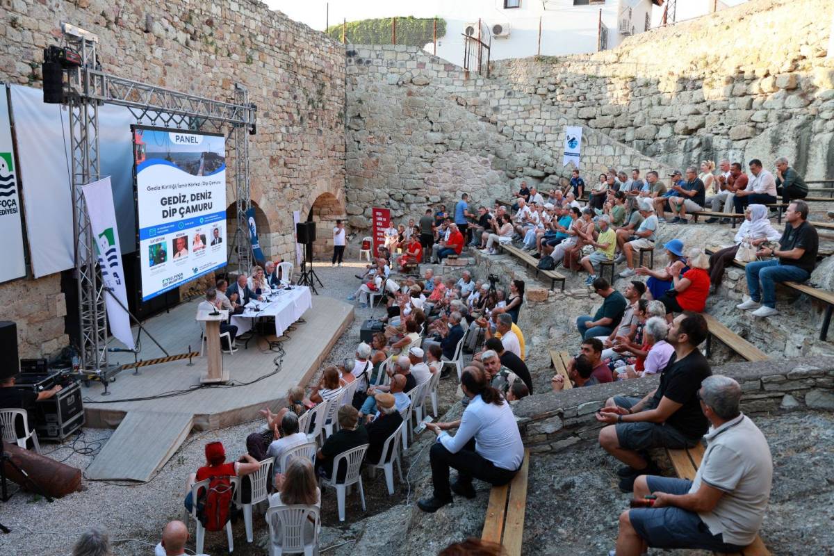 Bilim İnsanları Foça’da Körfezin Geleceğini Konuştu