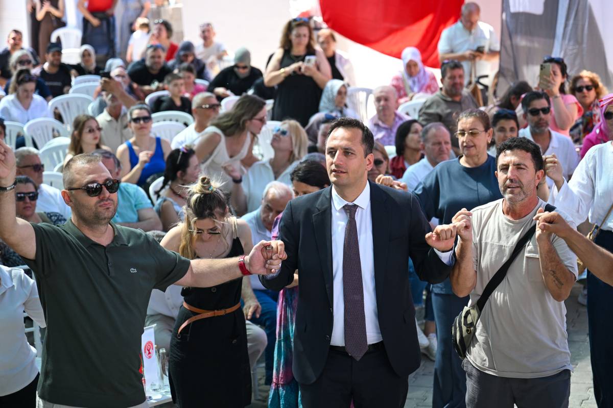 Bornova’da kiraz bereketi coşkuya dönüştü