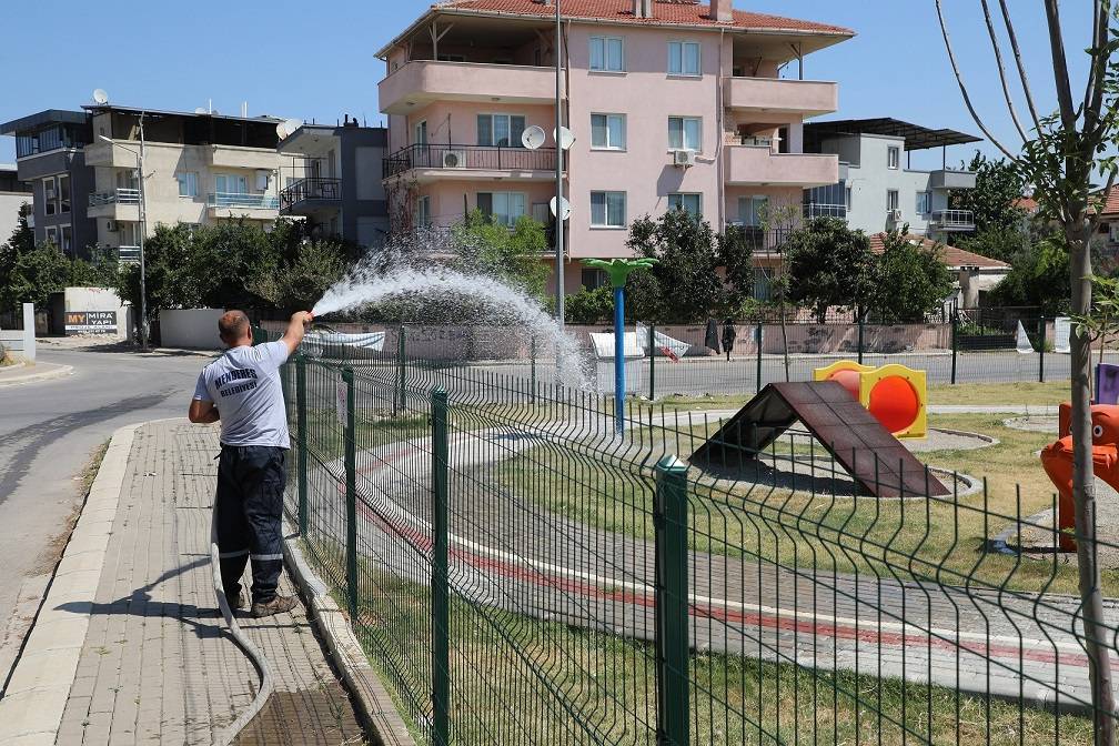 Menderes’in Parkları Daima Bakımlı