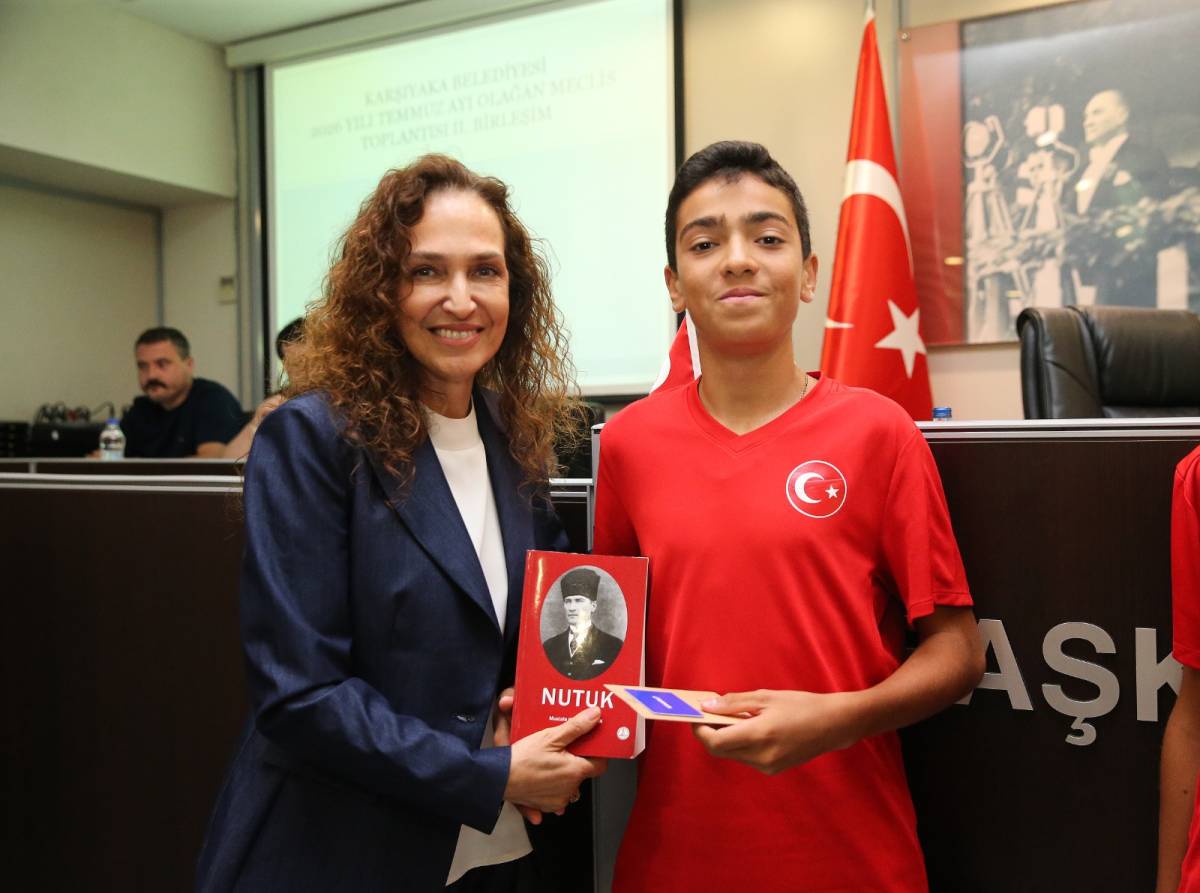 Başkan Ünsal’dan Karşıyaka’nın altın çocuklarına ödül