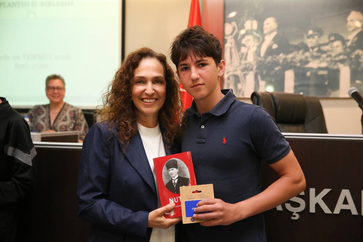 Başkan Ünsal’dan Karşıyaka’nın altın çocuklarına ödül