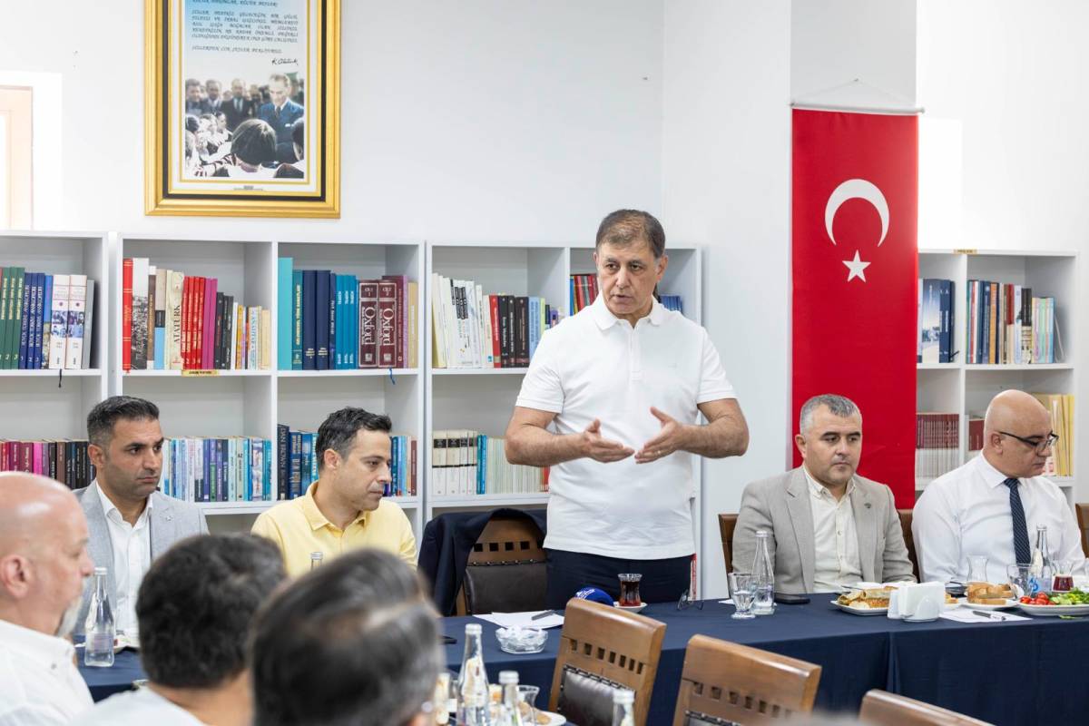 Başkan Cemil Tugay, Kemeraltı esnafıyla buluştu