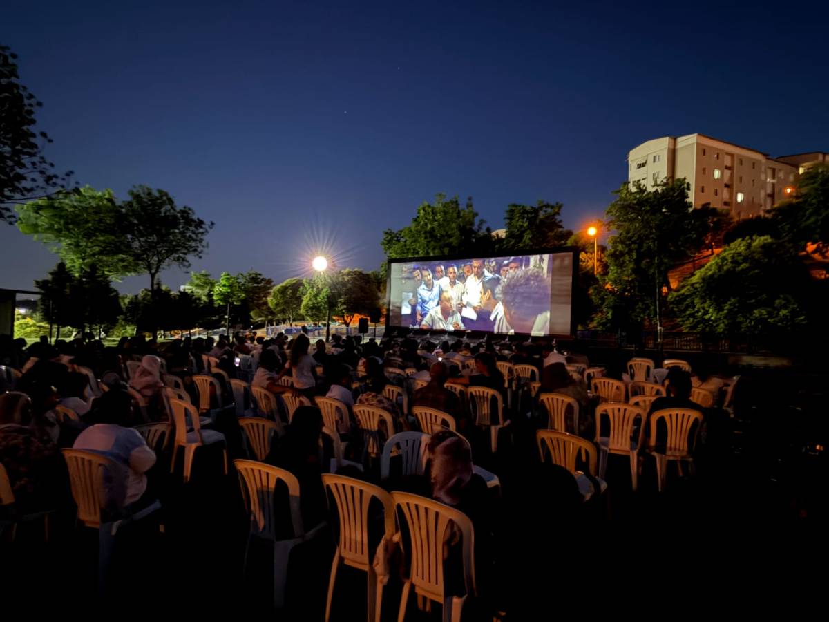 Karabağlar'da açıkhava film keyfi