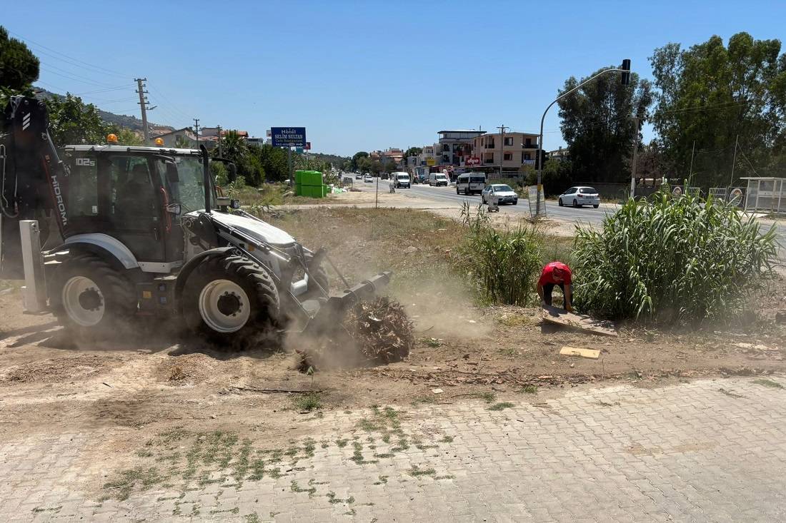 Menderes’in Sahil Bölgesinde Atık Seferberliği