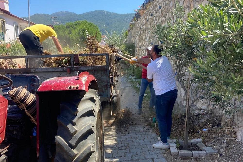 Menderes’in Sahil Bölgesinde Atık Seferberliği