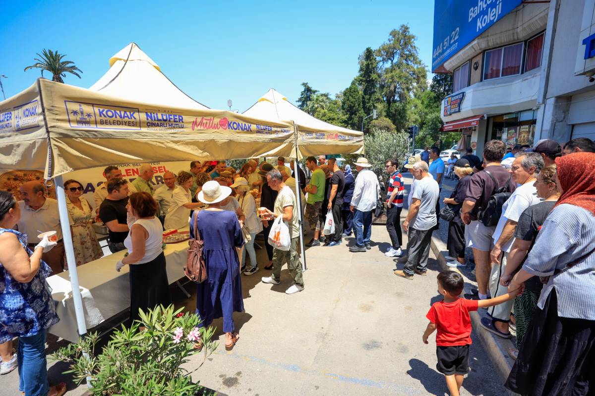 Başkan Mutlu’dan Konaklı komşularına aşure ikramı