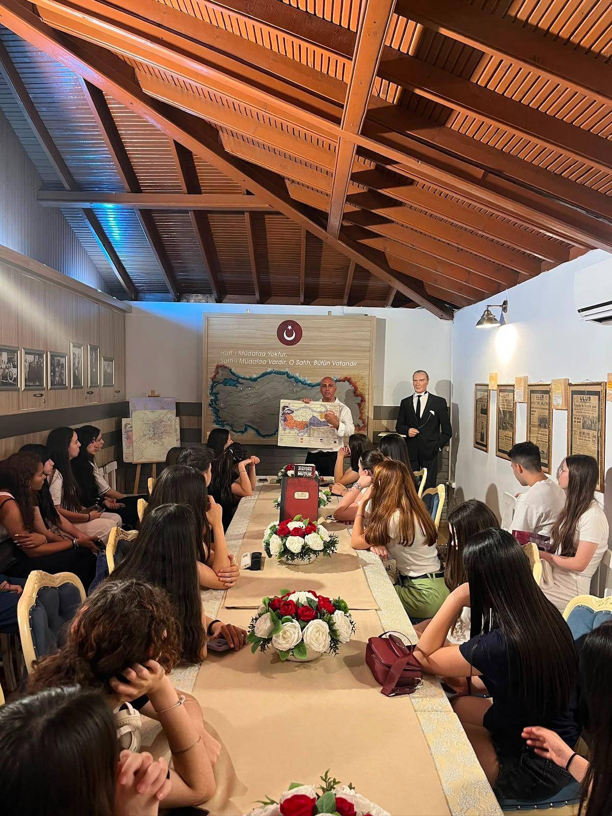Bin liseli genç müzelerle tanıştı