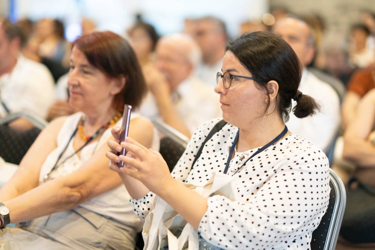İzmir’deki uluslararası eleştirel eğitim zirvesi başladı